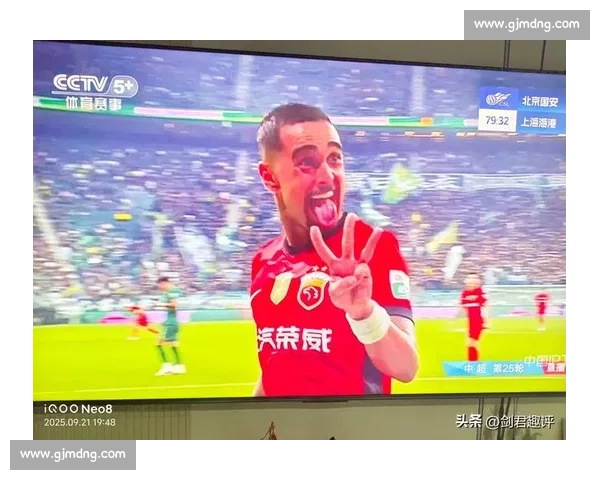 莱昂纳多瘸腿登大巴:海港争冠遇致命一击? 莱昂纳多瘸腿登大巴:海港争冠遇致命一击?