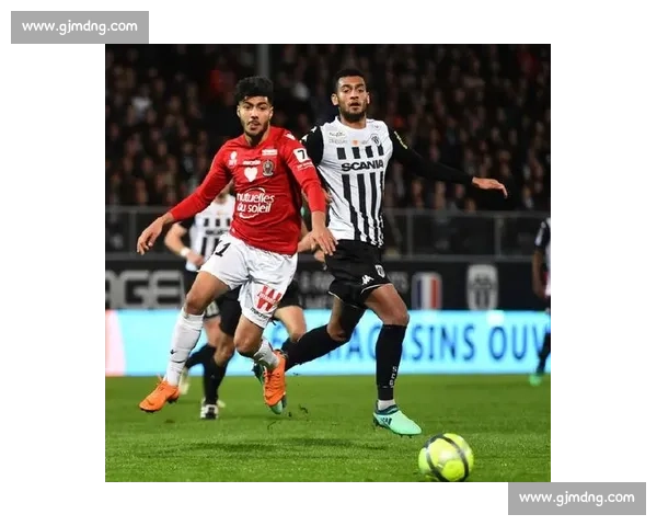 摩纳哥与昂热激战呈现精彩对决 两队全力争夺重要联赛积分 摩纳哥与昂热激战呈现精彩对决 两队全力争夺重要联赛积分